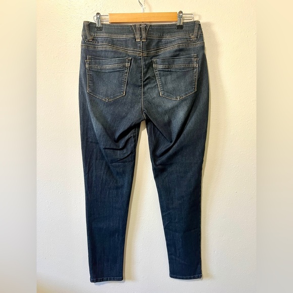 Democracy "Ab" Technology Dark Wash Skinny Jean - Size 8 (30") - Picture 9 of 12